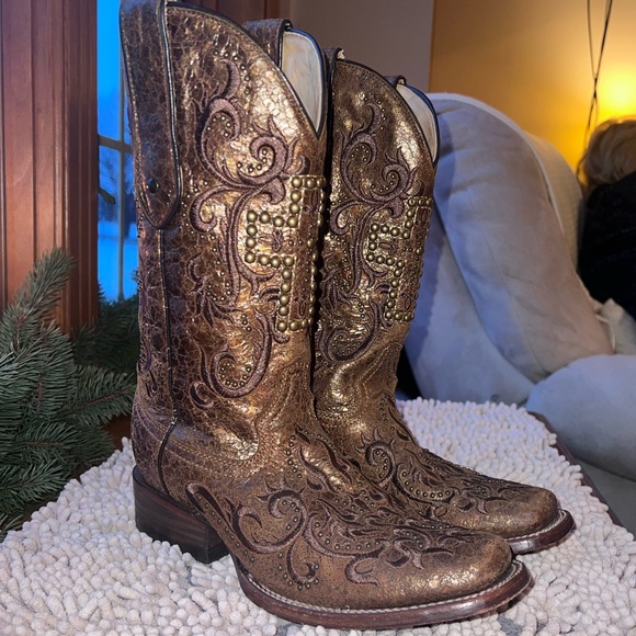 Woman’s Corral Cross boots 👢👢75$ OBO - Picture 3 of 8